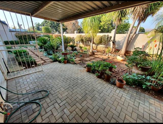 2 BEDROOM TOWNHOUSE FOR SALE IN ANNLIN